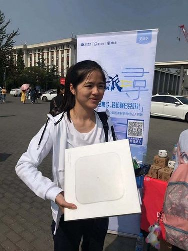 "如今的销售经纪人已经不是被人看不起的职业,社会对于房地产行业的